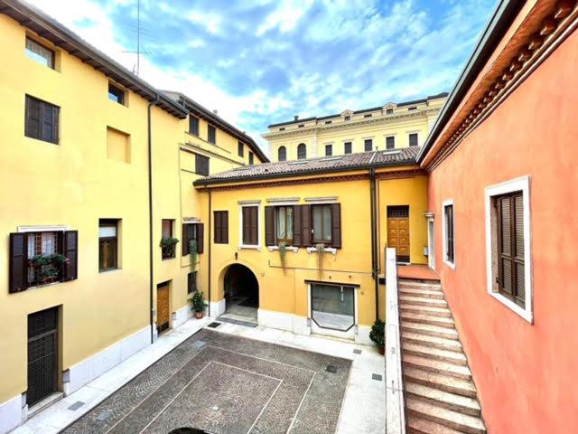 Domus Verona - Ampia Moderna Casa Su 2 Piani Nel Cuore Di Verona Exterior photo